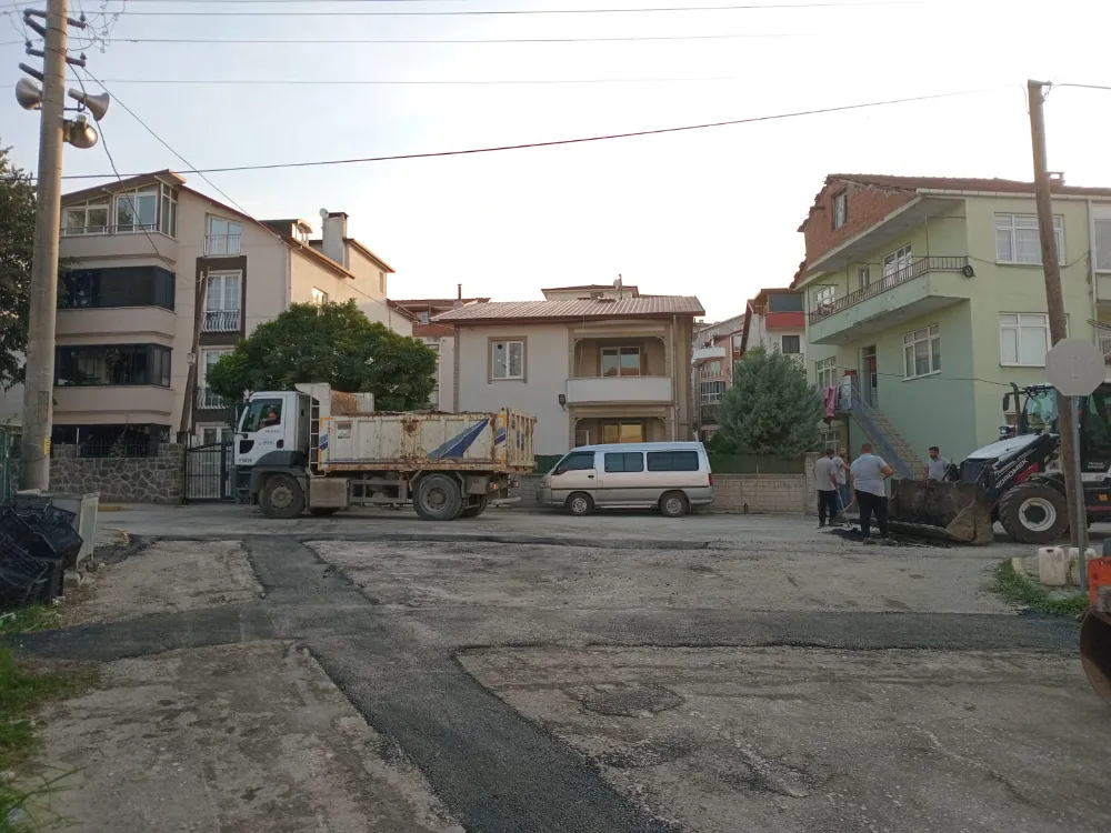 Gölcük’te Asfalt Yama Çalışmaları Aralıksız Devam Ediyor