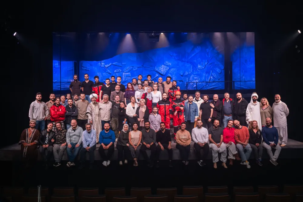 Şehir Tiyatroları, “Sinan” adlı oyunun prömiyerini yaptı; TAŞTA, GÖLGEDE, RÜZGÂRDA SİNAN’IN İMZASI VAR