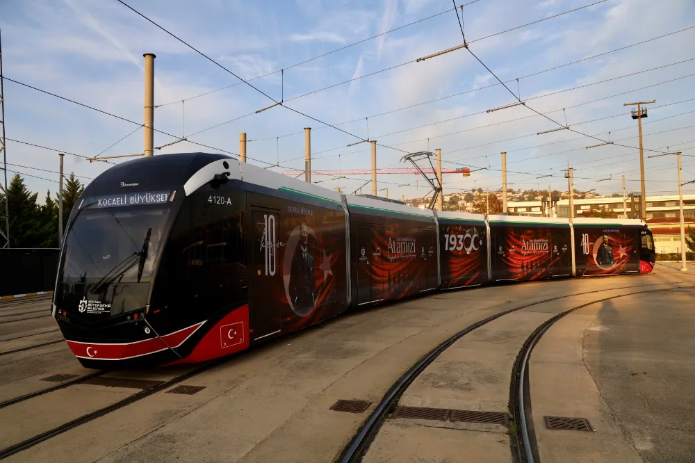 Kocaeli’de ulaşım 09.05’de durdu;  OTOBÜS VE TRAMVAYLARDA ATA’YA SAYGI