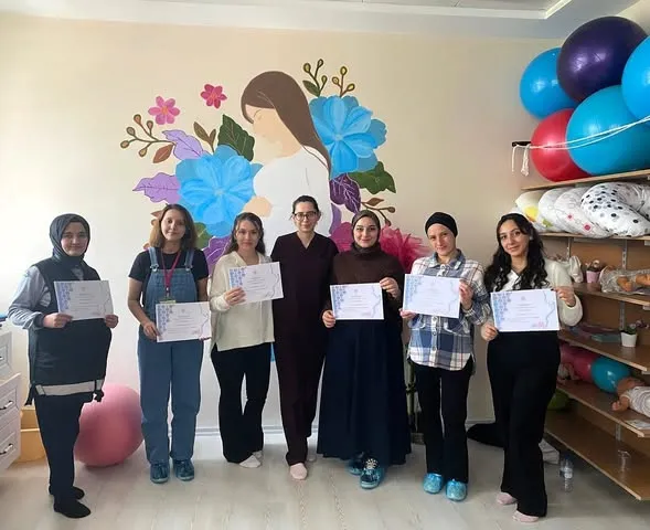 Gölcük Necati Çelik Devlet Hastanesinde  KASIM AYI GEBE OKULU BİRİNCİ GRUP EĞİTİMİNİ TAMAMLADI