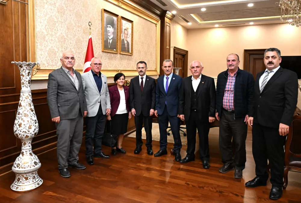 Gölcük Muhtarlar Derneği Başkanı Bilge Saral ve muhtarlardan   VALİ İLHAMİ AKTAŞ