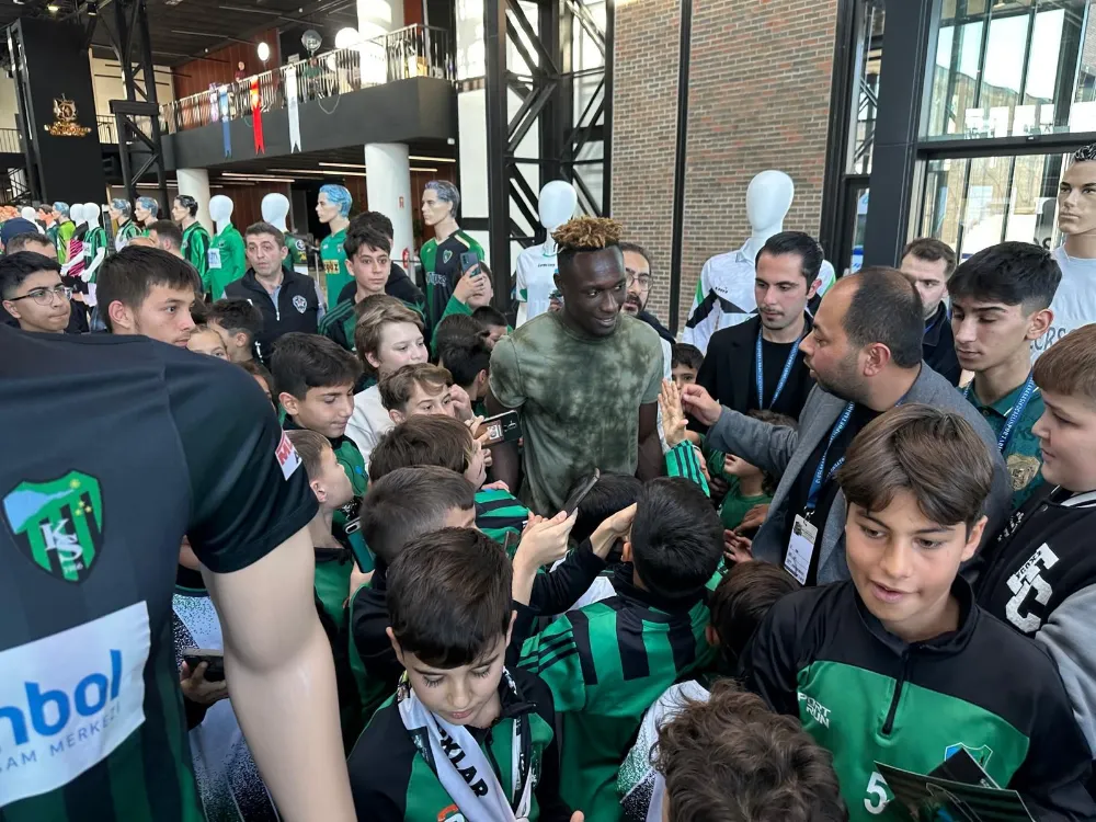 Dan Agyei, Sempozyumda İlgi Odağı Oldu