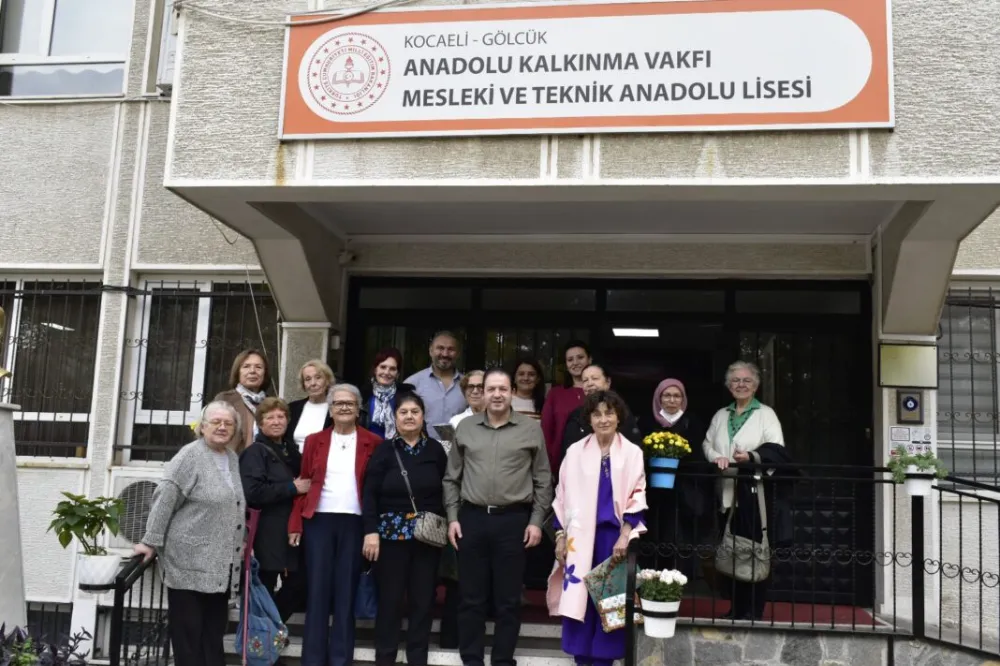 Gölcük Kız Enstitüsü 1971 Mezunları 55 Yıl Sonra Okullarında Buluştu