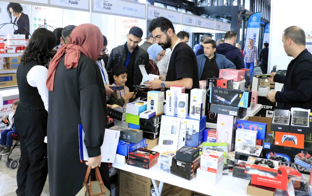 Bilişim ve teknolojinin nabzı bu fuarda attı