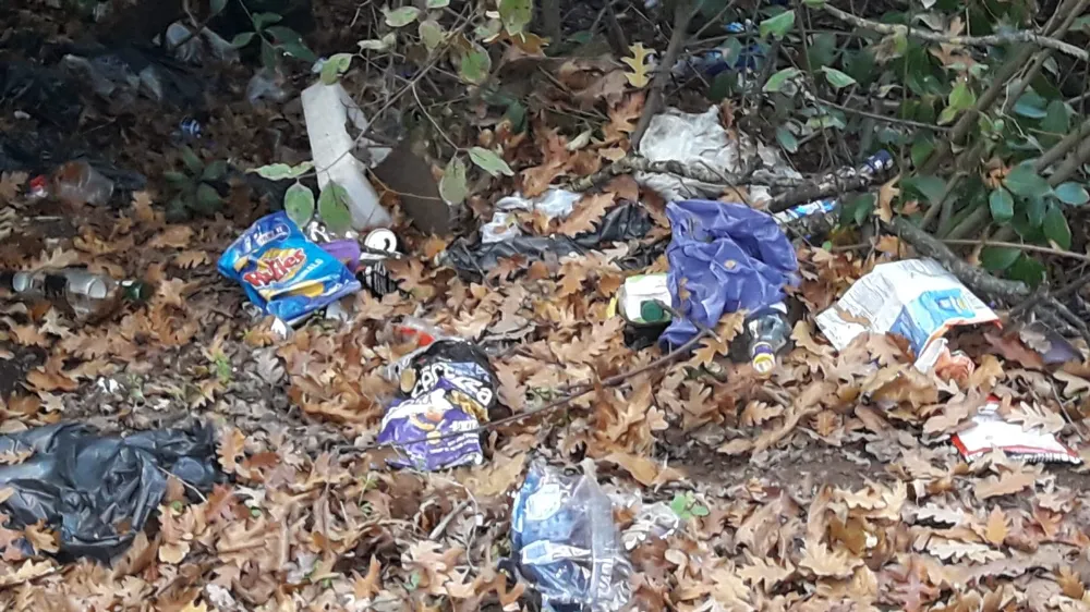 Yazlık Ilıca Tesisleri’nin üst bölgesinde çöp sorunu büyüyor