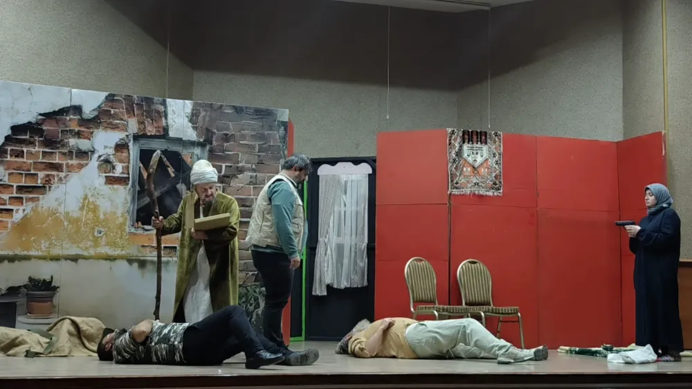 Kayıp İncir Bahçesi” Gölcük’te Seyirciyle Buluştu  FİLİSTİN ACISI SAHNEYE TAŞINDI