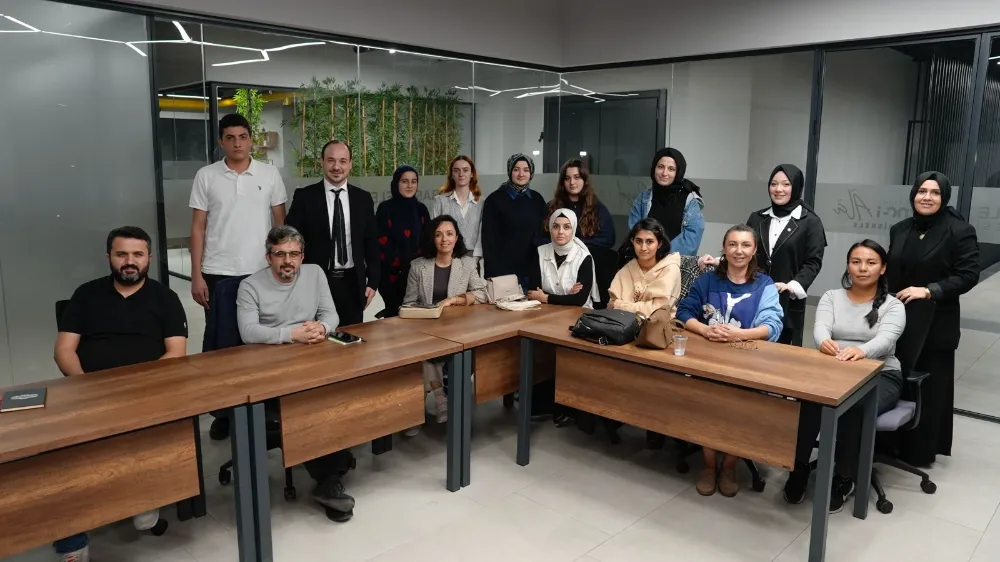   Türkiye Yüzyılı Gençlik Merkezi’nde Eğitimin Merkezi     