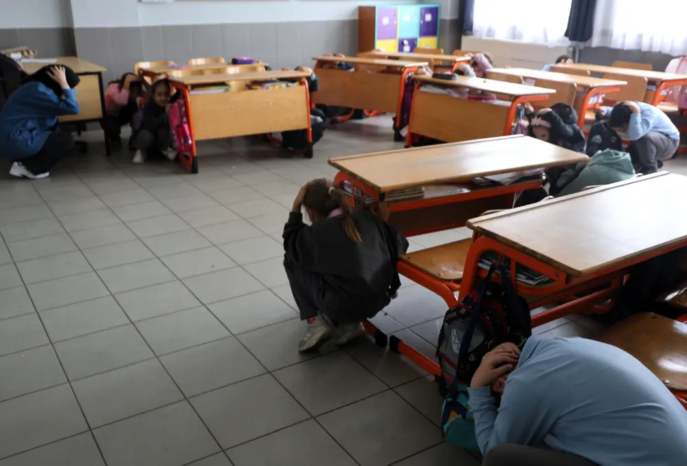 Kartepe’deki okullarda afet eğitimi ve tatbikatı