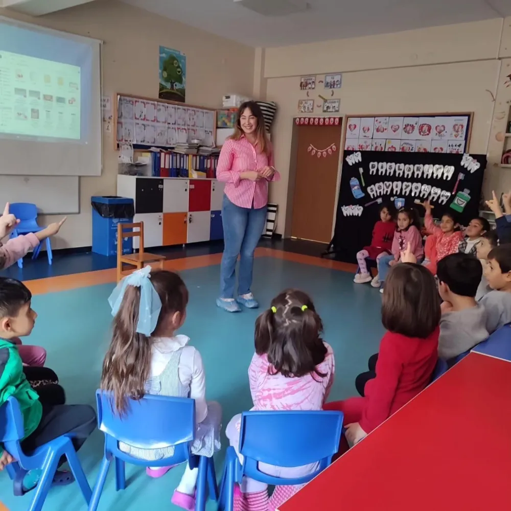 Gölcük İlçe Sağlık Müdürlüğü’nden Piyalepaşa İlkokulu öğrencilerine Ağız ve Diş Sağlığı Eğitimi