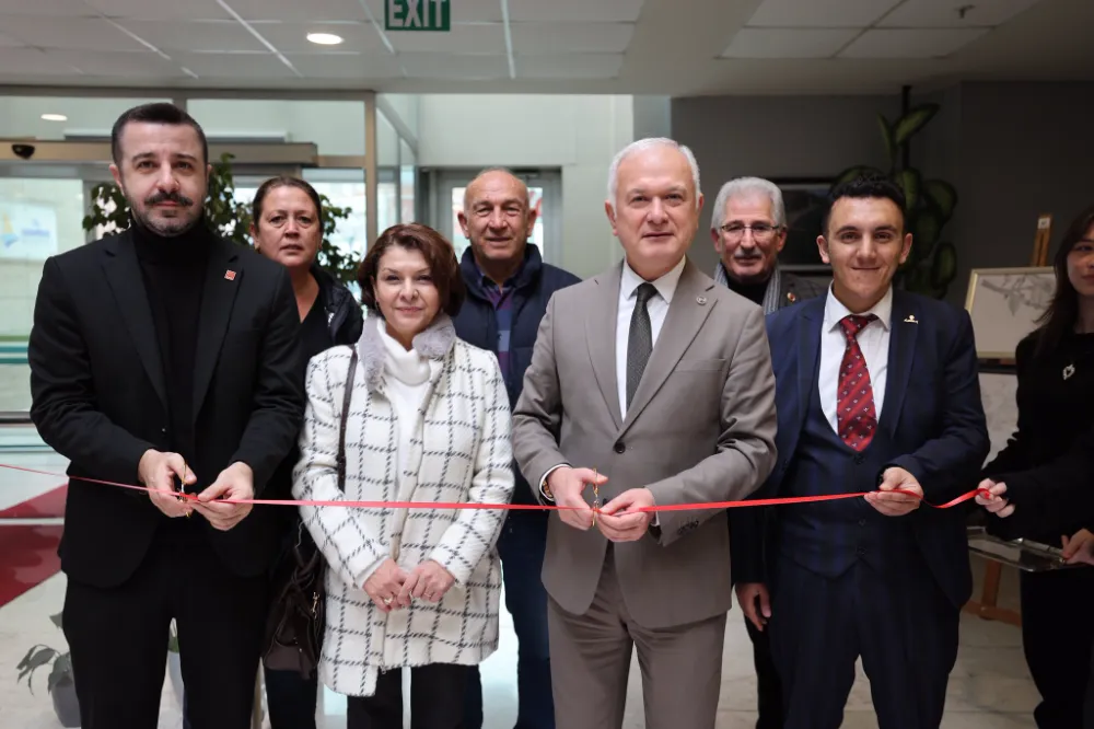 AKAN URAL’IN RESİM SERGİSİ BELEDİYE HİZMET BİNASINDA AÇILDI