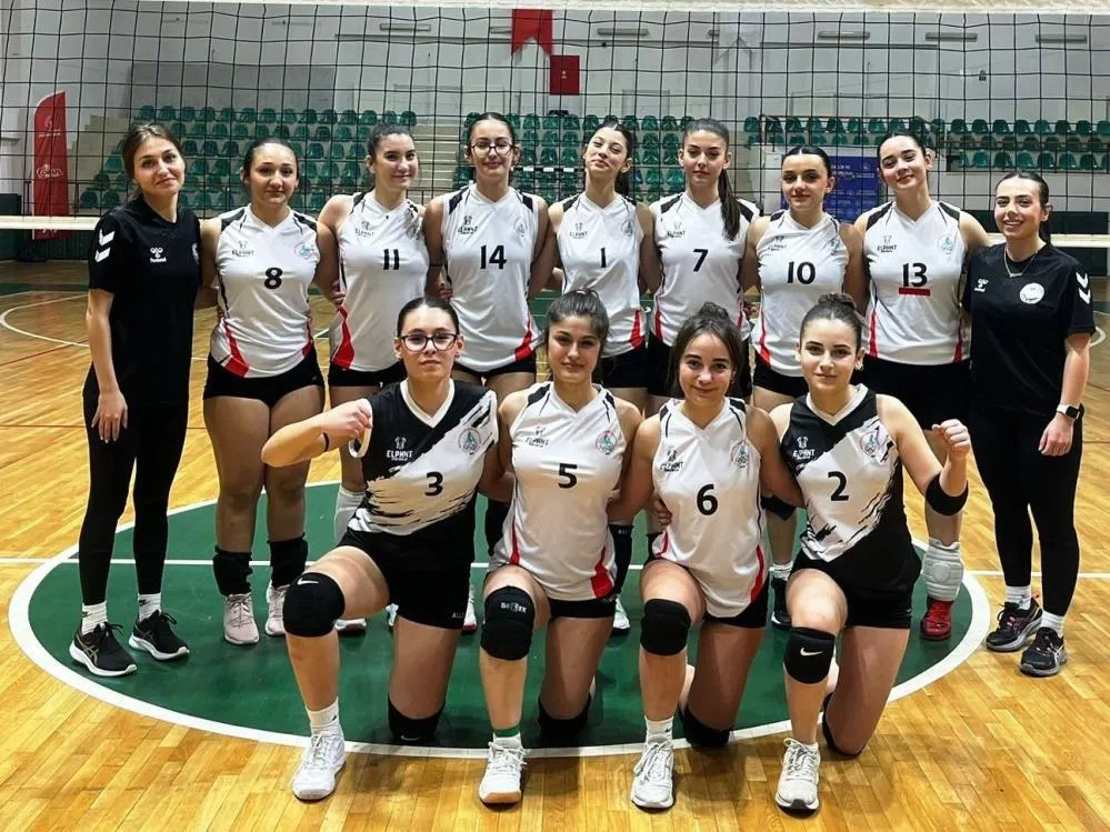 Körfezli voleybolcu kızlar sahadan galibiyetle ayrıldı