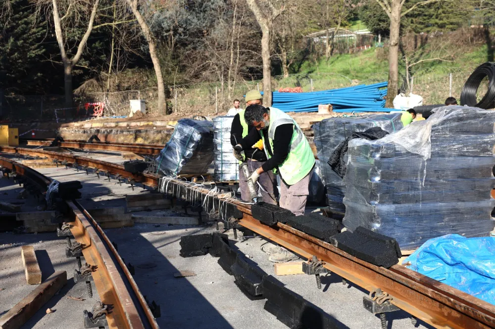 Alikahya tramvay hattında raylar döşeniyor;  KOCAELİ RAYLI SİSTEMLERDE DE MARKA OLACAK