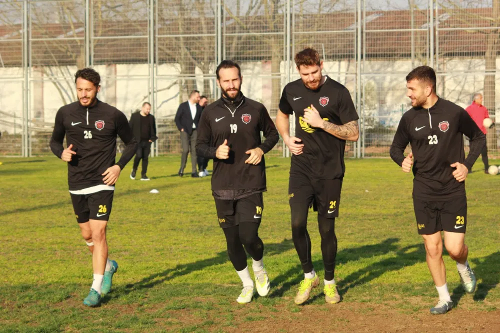 Gölcükspor, Çayırovaspor Maçı İçin Hazırlıklarını Sürdürüyor