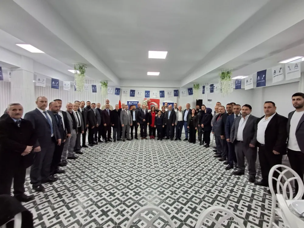 Anahtar Parti muhtarlar ile iftar yemeğinde bir araya geldi  HOYUR, “ANAHTAR PARTİ SADECE BİR PARTİ DEĞİL, BİR MEMLEKETİN YENİDEN AYAĞA KALKMA İRADESİDİR”