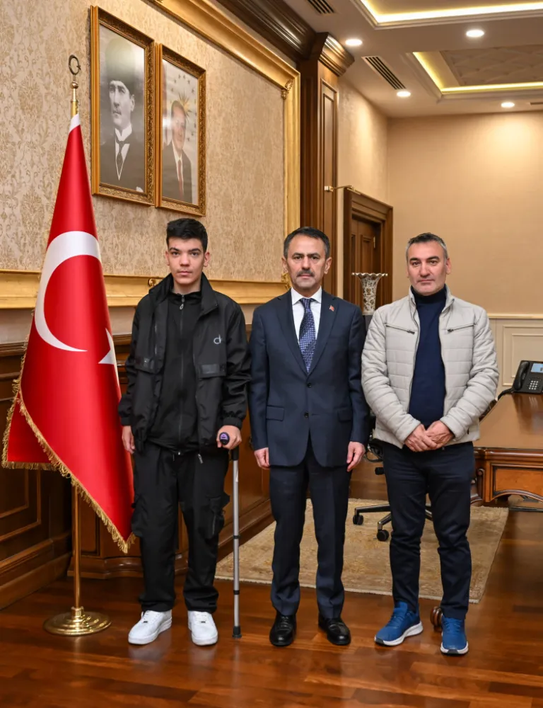 Vali Aktaş, Kocaelispor Taraftarı Efe Kartal Öztay ve Babası Atakan Öztay