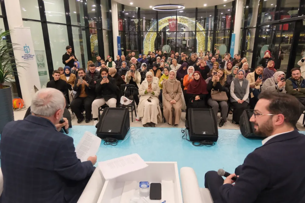 Ünlü yazar, Kocaeli’de konuk olduğu söyleşide gençlere seslendi  GENÇ: “BÜYÜK DÜŞÜNÜN VE CESUR ADIMLAR ATIN”