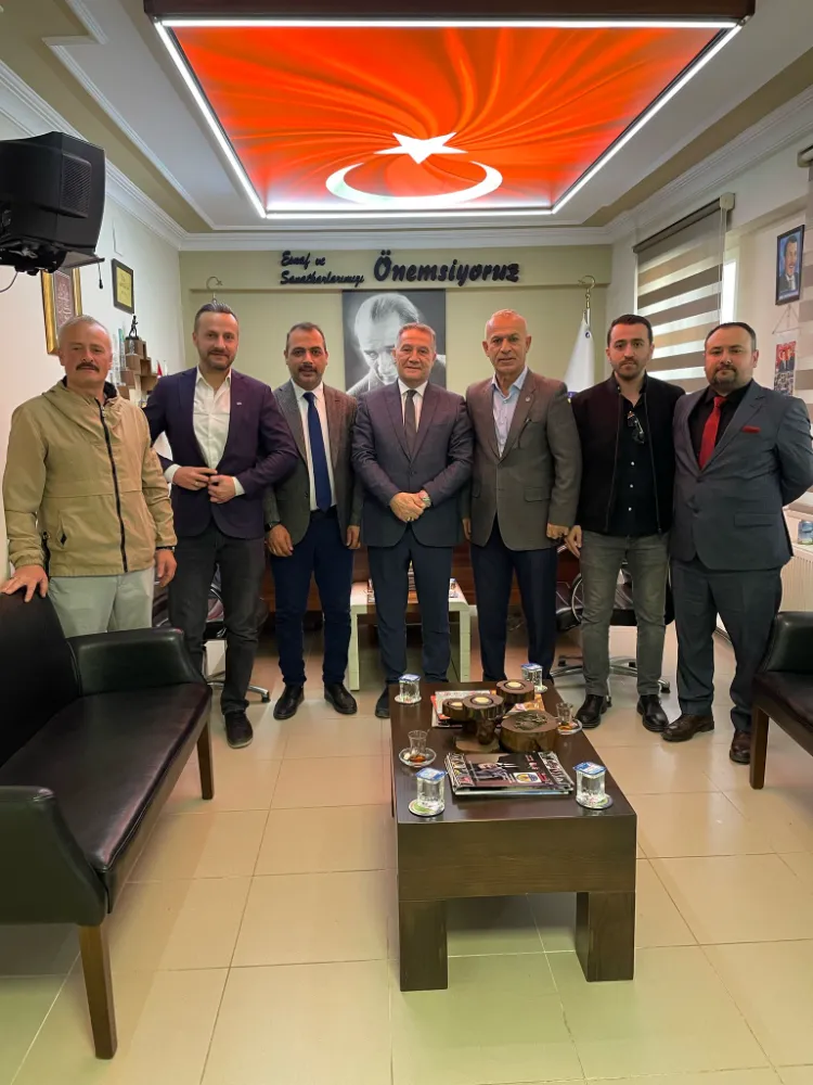 Anahtar Parti’den Esnaf Odası Başkanı Kocaman’a ziyaret  HOYUR, “ESNAF SADECE TİCARET YAPMAZ, ŞEHİR İNŞAA EDER”