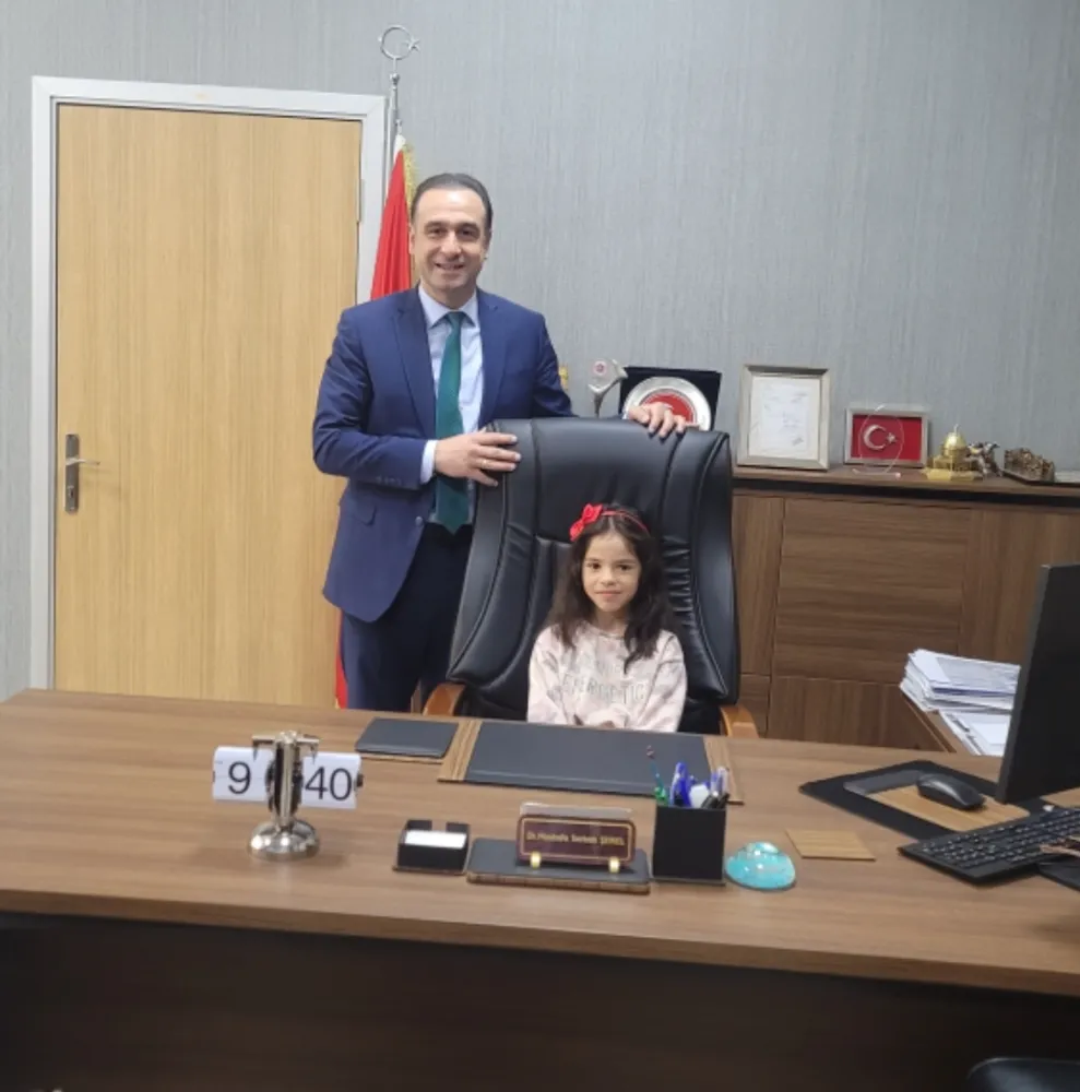Gölcük İlçe Sağlık Müdürü Dr. Mustafa Serkan Şenel 23 Nisan’da koltuğunu   RABİA SEVDE KARAKOLCU