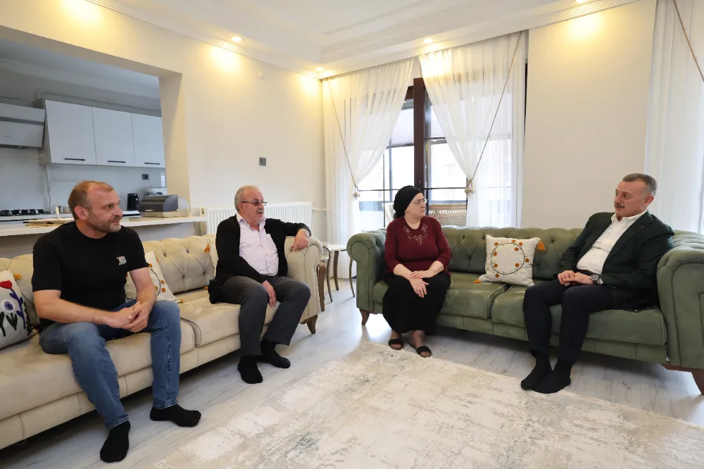 Büyükakın, Anneler Günü’nde  şehit ailesi ve huzurevine gitti