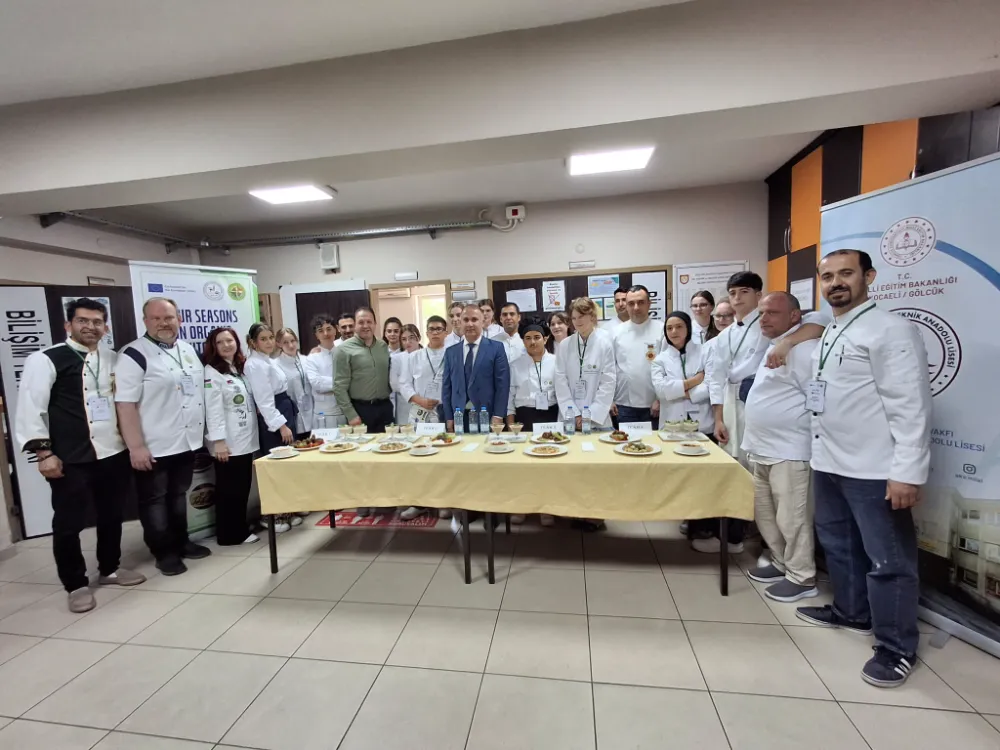 “FOUR SEASONS IN ORGANİC KITCHEN” projesi 3 yabancı ülkenin katılımı ile  GÖLCÜK AKV MESLEKİ VE TEKNİK ANADOLU LİSESİ EV SAHİPLİĞİNDE GERÇEKLEŞTİRİLDİ