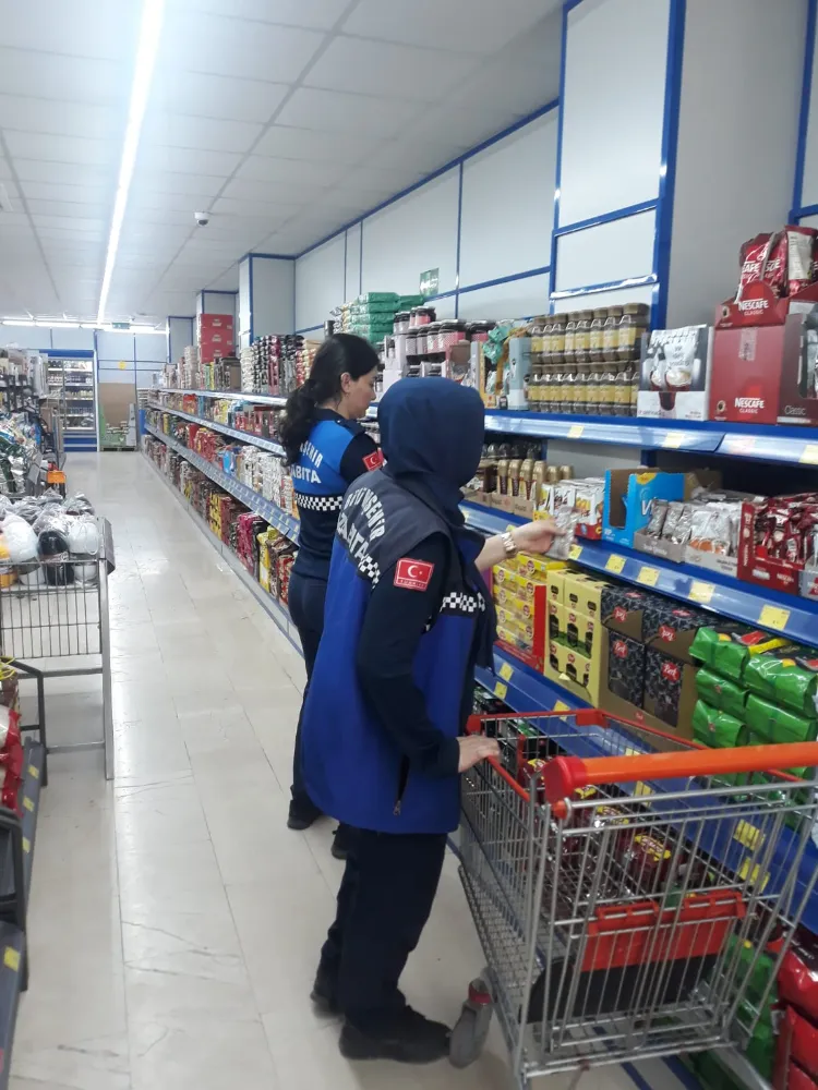 Büyükşehir zabıtasından market denetimi