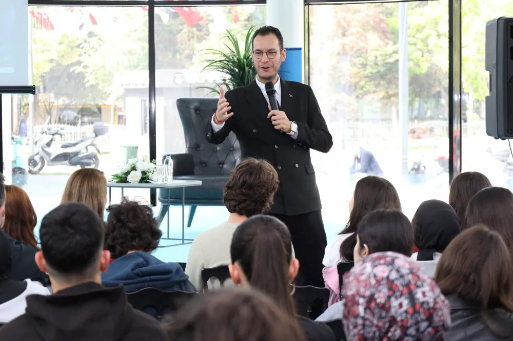 Prof. Dr. Samur, gençlerle yapay zekâyı konuştu