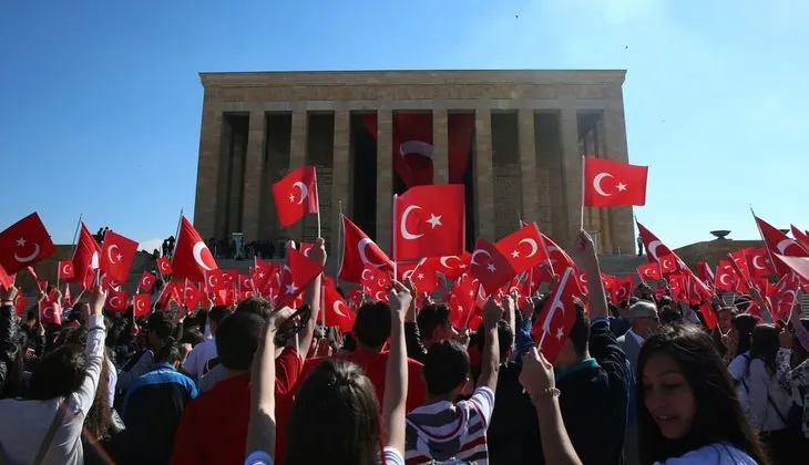 106 yıl önce Atatürk’ün yaktığı ışık hiç sönmedi  GENÇLER, DAİMA ATASININ İZİNDE