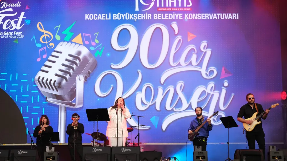 Büyükşehir’in 90’lar Konseri mest etti