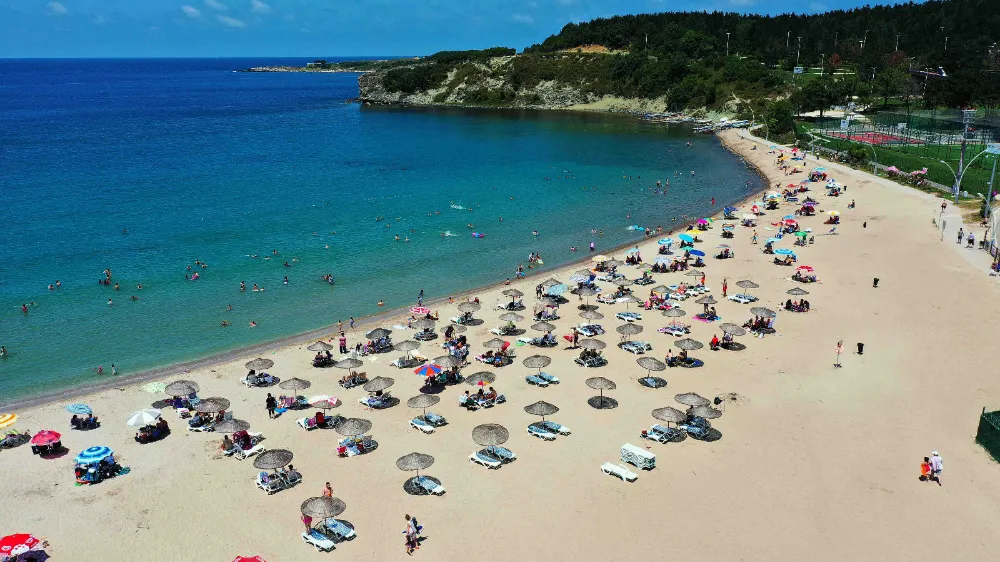 Büyükşehir’in çalışmaları karşılıksız kalmıyor, başarı istikrarını koruyor;  KOCAELİ’NİN 9 PLAJINA “MAVİ BAYRAK” ÖDÜLÜ