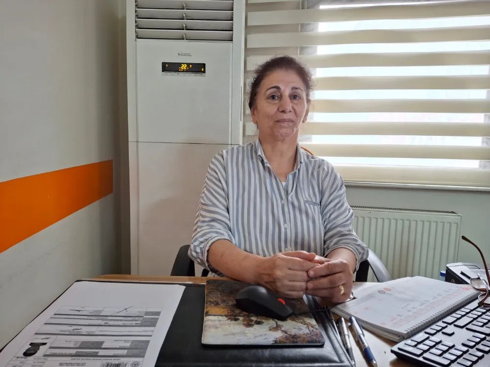 Gölcük İlçe Nüfus Müdür Vekili Sevgi Yavuz,  “GÖLCÜK’TE KİMLİKLERİN %98’İ, SÜRÜCÜ BELGELERİNİN %89’U YENİLENDİ”