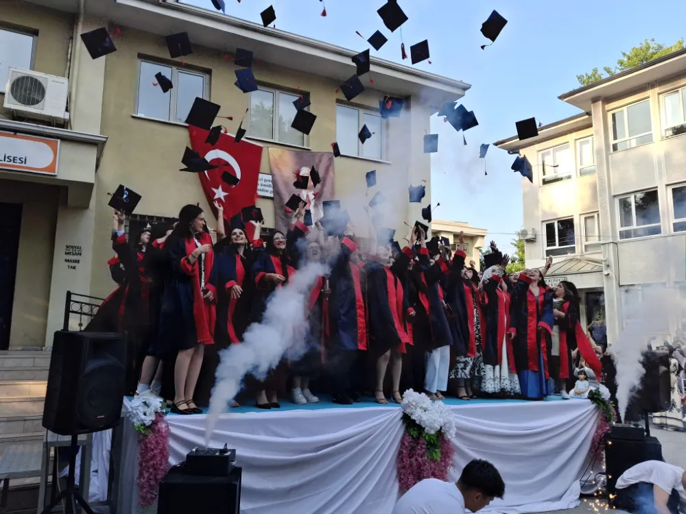 Gölcük AKV Kız Mesleki ve Teknik Anadolu Lisesi  64. DÖNEM MEZUNLARINI VERDİ