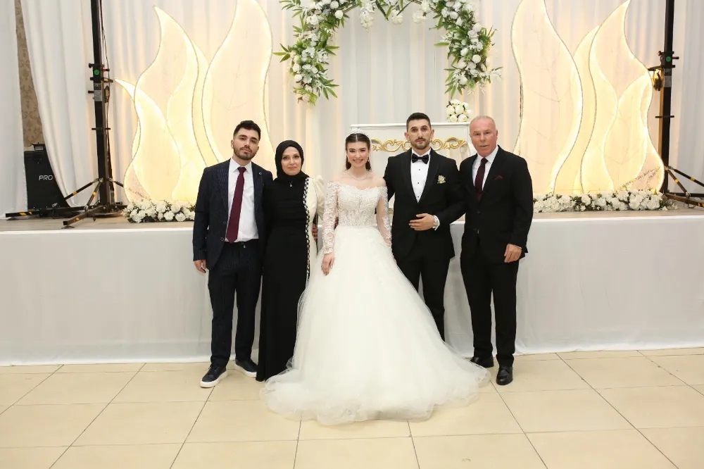 Uzuner ve Giden ailelerinin mutlu günü  CEREN VE OĞUZHAN DÜNYAEVİNE GİRDİ