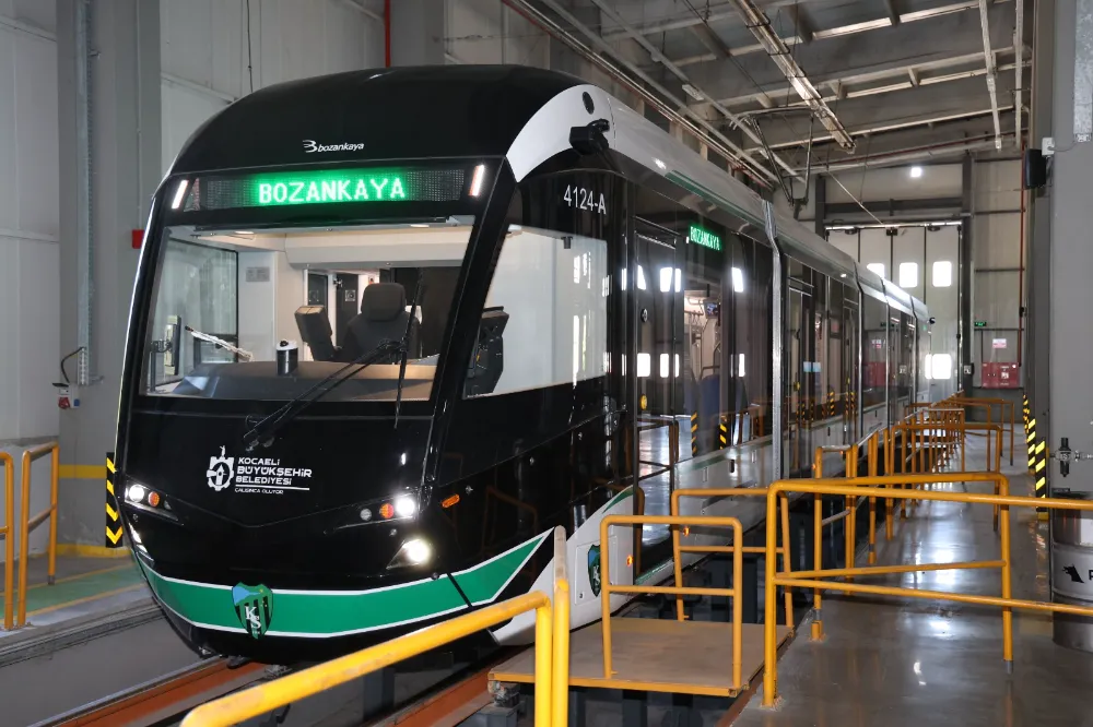 Büyükşehir’in aldığı 10 yeni tramvaydan 6’ncısı da raylara indi;  KOCAELİ BÜYÜYOR, TRAMVAY FİLOSU GENİŞLİYOR