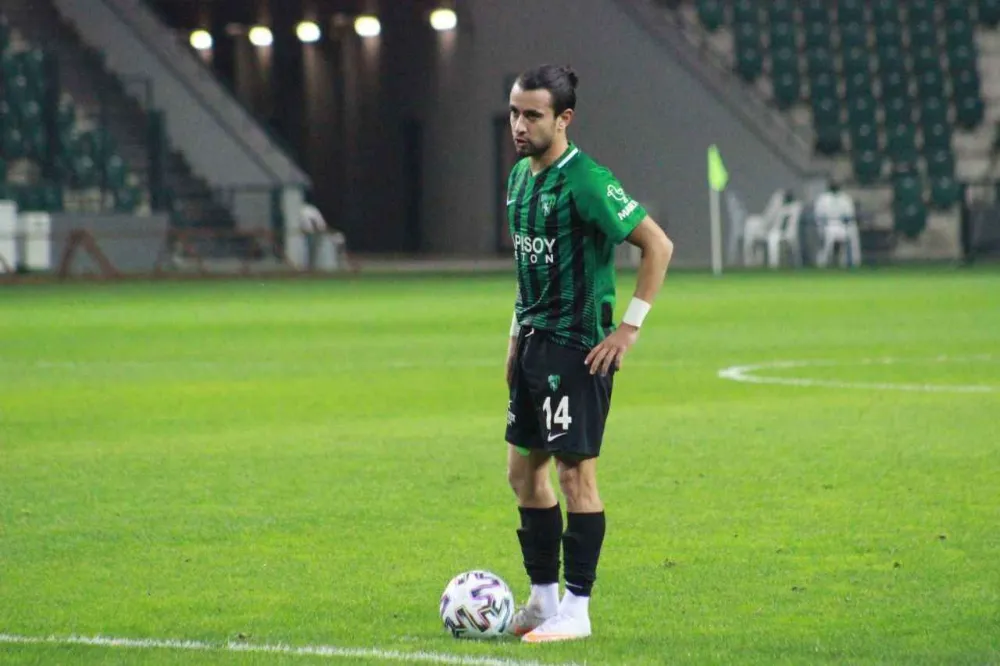  Kocaelili futbolcu Yiğitali Bayrak  ŞAMPİYONLUK YAŞADIĞI BURSASPOR