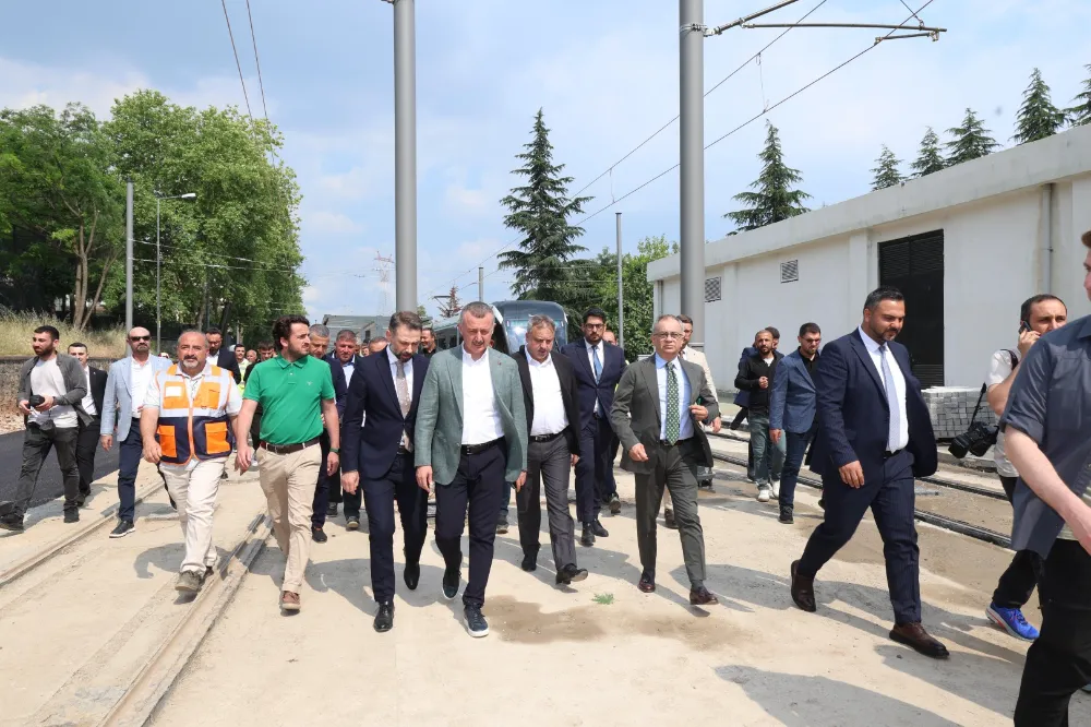  Alikahya Tramvay Hattı’nda ilk sürüş Başkan Büyükakın’dan!   “SÜPER LİG’DEKİ MAÇLARA TRAMVAY İLE GİDECEĞİZ”