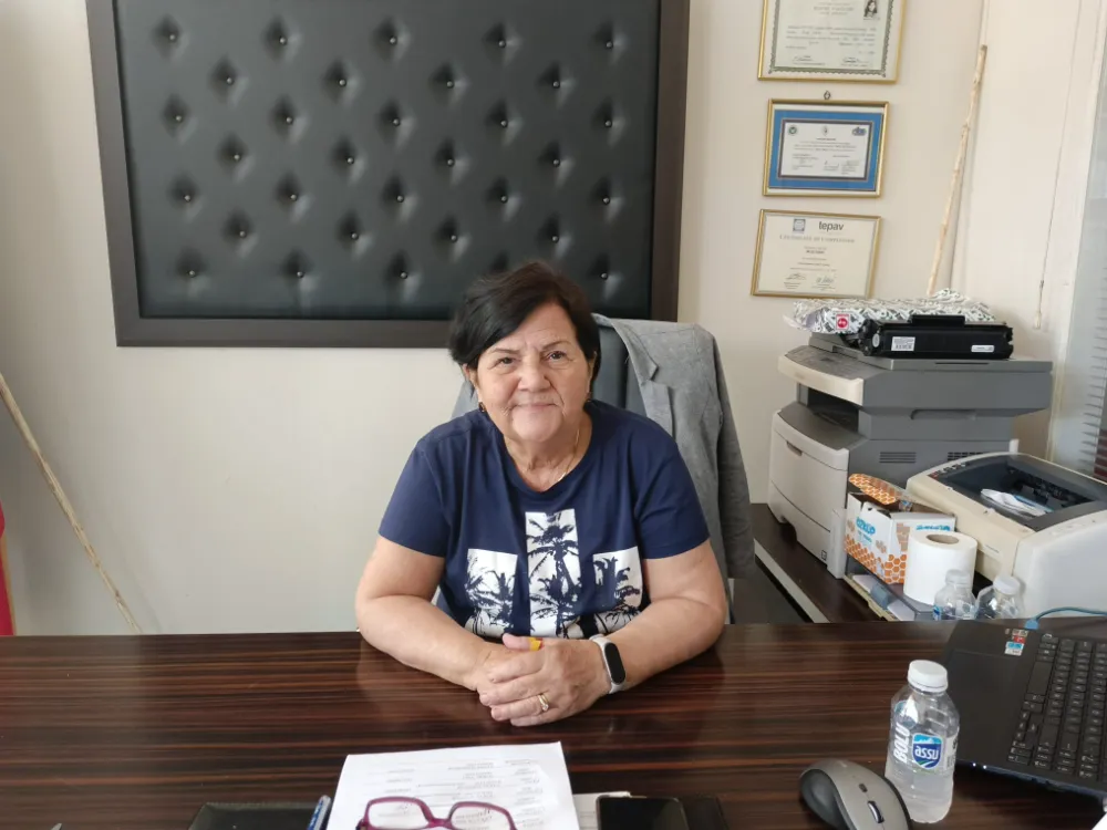 Gölcük Muhtarlar Dayanışma Derneği Başkanı Bilge Saral,  “KÖYLERİMİZDE MOBİL ARAÇ İLE KİMLİK KARTI VE SÜRÜCÜ BELGELERİ YENİLENECEK”