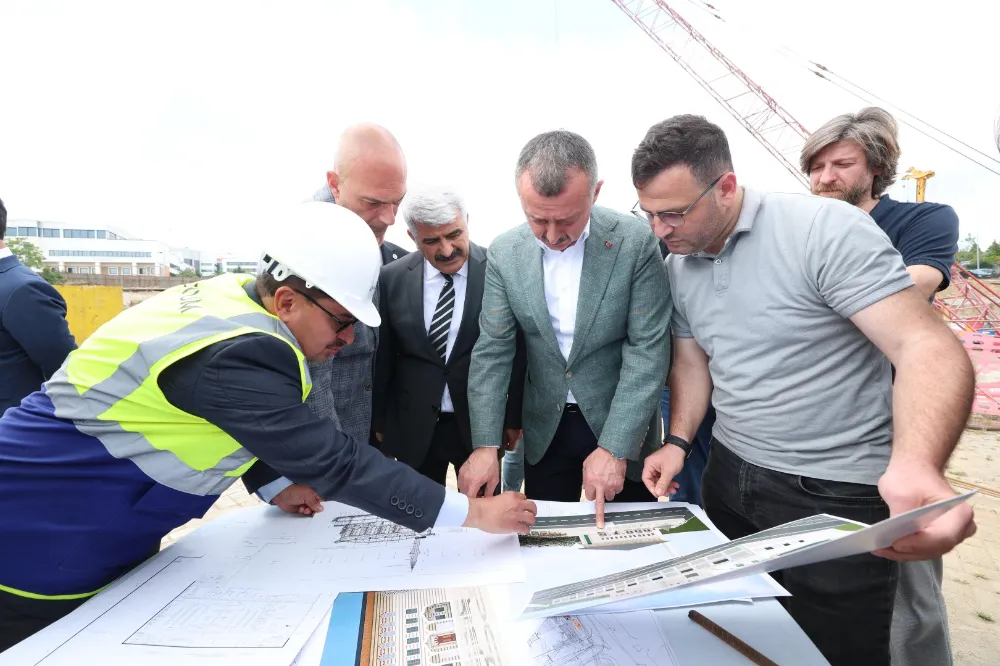 Büyükakın, KOÜ Camii ve Otopark inşaatını inceledi