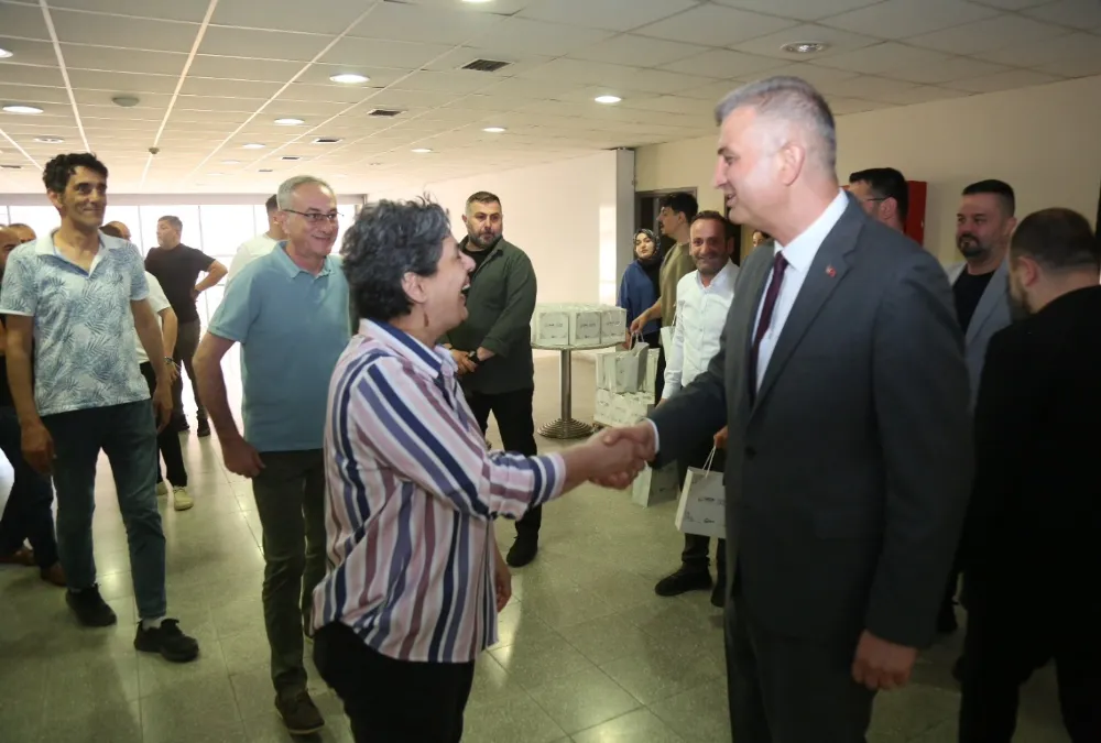 BAŞKAN SEZER PERSONELİ İLE BAYRAMLAŞTI
