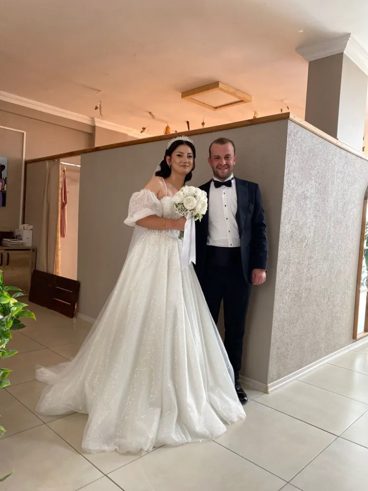 Köseoğlu ve Özyıldırım ailelerinin mutlu günü  NİLAY VE MERT DÜNYAEVİNE GİRDİ