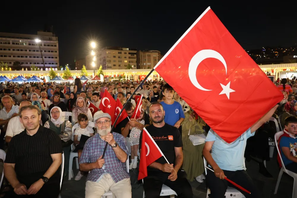 7’den 77’ye demokrasi aşkı