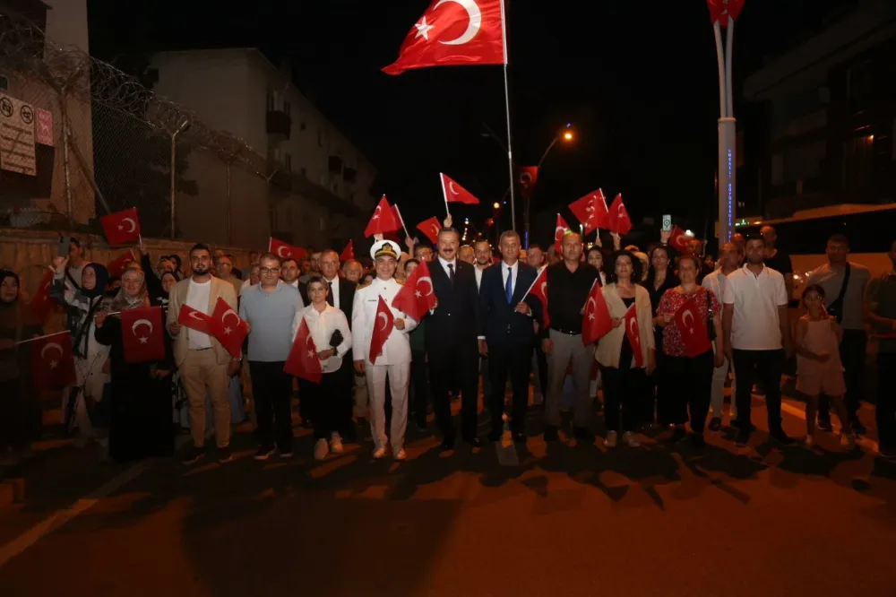 GÖLCÜK 15 TEMMUZ DESTANI İÇİN YİNE DİMDİK AYAKTA