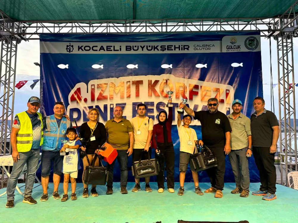 4. İzmit Körfezi Deniz Festivali renkli görüntülere sahne oldu;  SAHİLDE ŞENLİK, DENİZDE YARIŞ