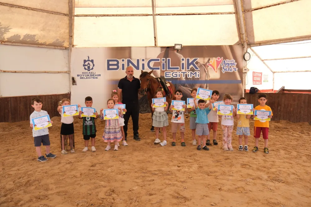 Minik biniciler at sevgisiyle büyüyor