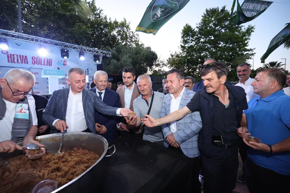 Başkan Büyükakın, kazanı açtı, ilk helvaları dağıttı