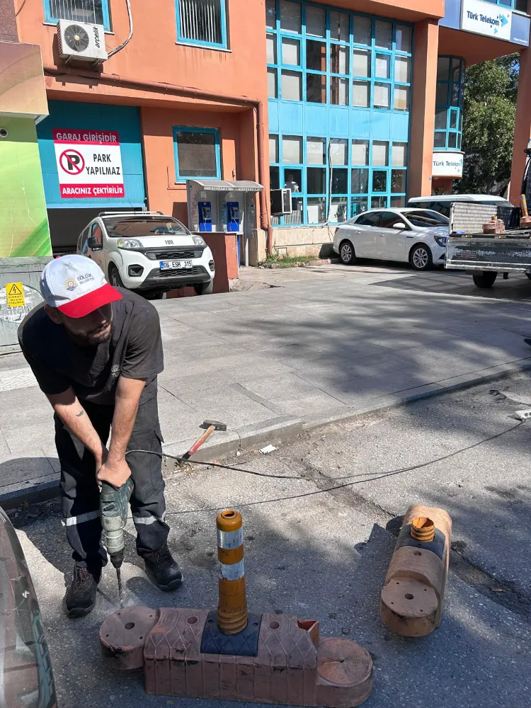 Amiral Sağlam Caddesi’nde Yeni Düzenleme: Dubalar Dikildi