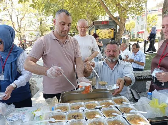 GÖLCÜK ANITPARK’TA ENGELLERİ AŞAN SERGİ