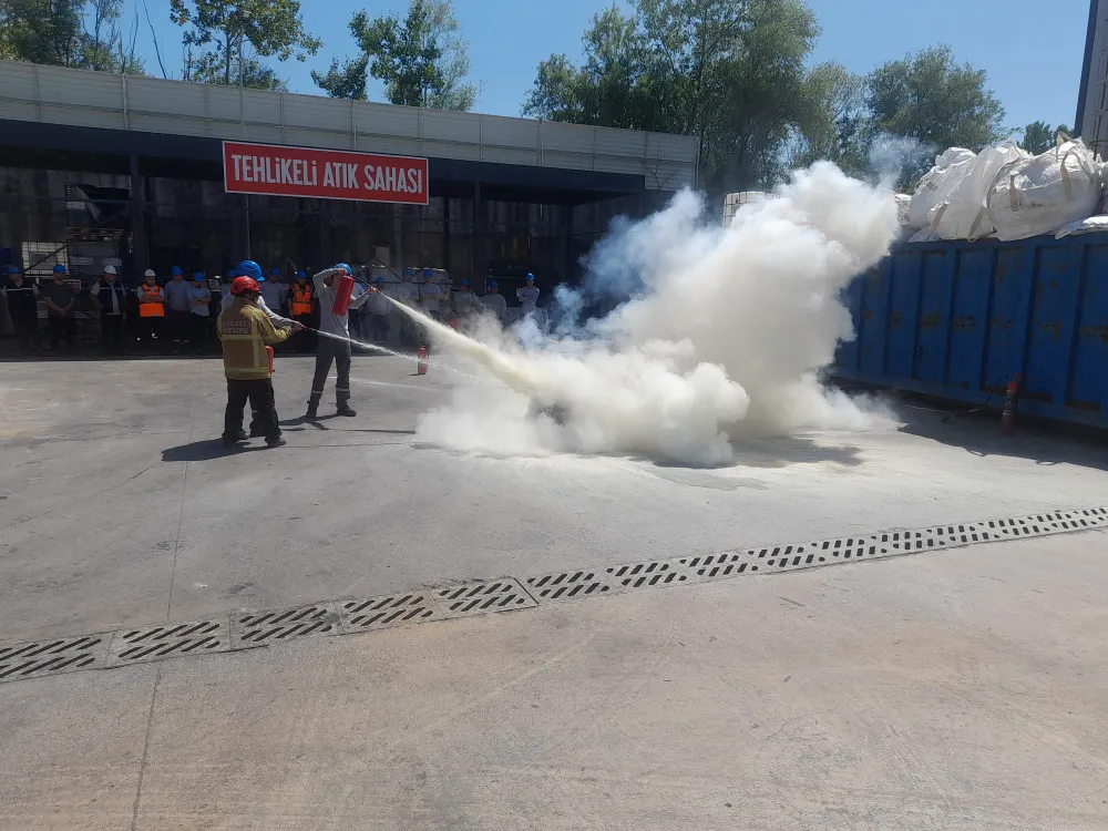 Büyükşehir, sanayi kuruluşlarına yangın eğitimi vermeye devam ediyor; Yangında doğru müdahale hayat kurtarır