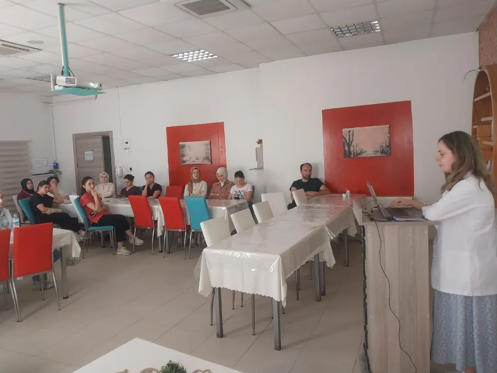 Gölcük Ağız ve Diş Sağlığı Merkezi’nde İlaç Yönetimi Eğitimi Verildi