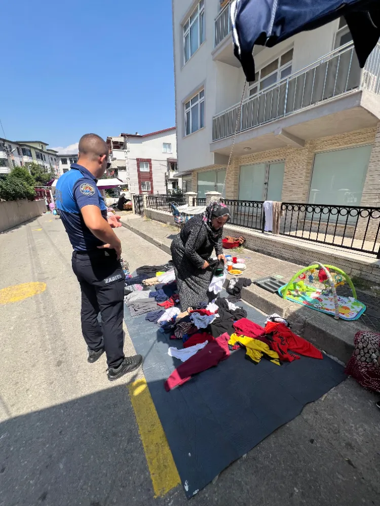 Pazar Yerinde Kuralsız Satışa İzin Yok! Zabıta Ekiplerinden İkinci El Satıcılara Müdahale