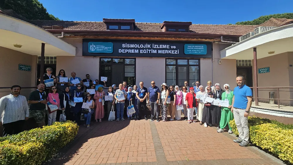 Kocaeli Büyükşehir, toplumun her kesimini bilinçlendiriyor;  DEPREM BÖLGESİ ÖĞRETMENLERİNE AFET EĞİTİMİ
